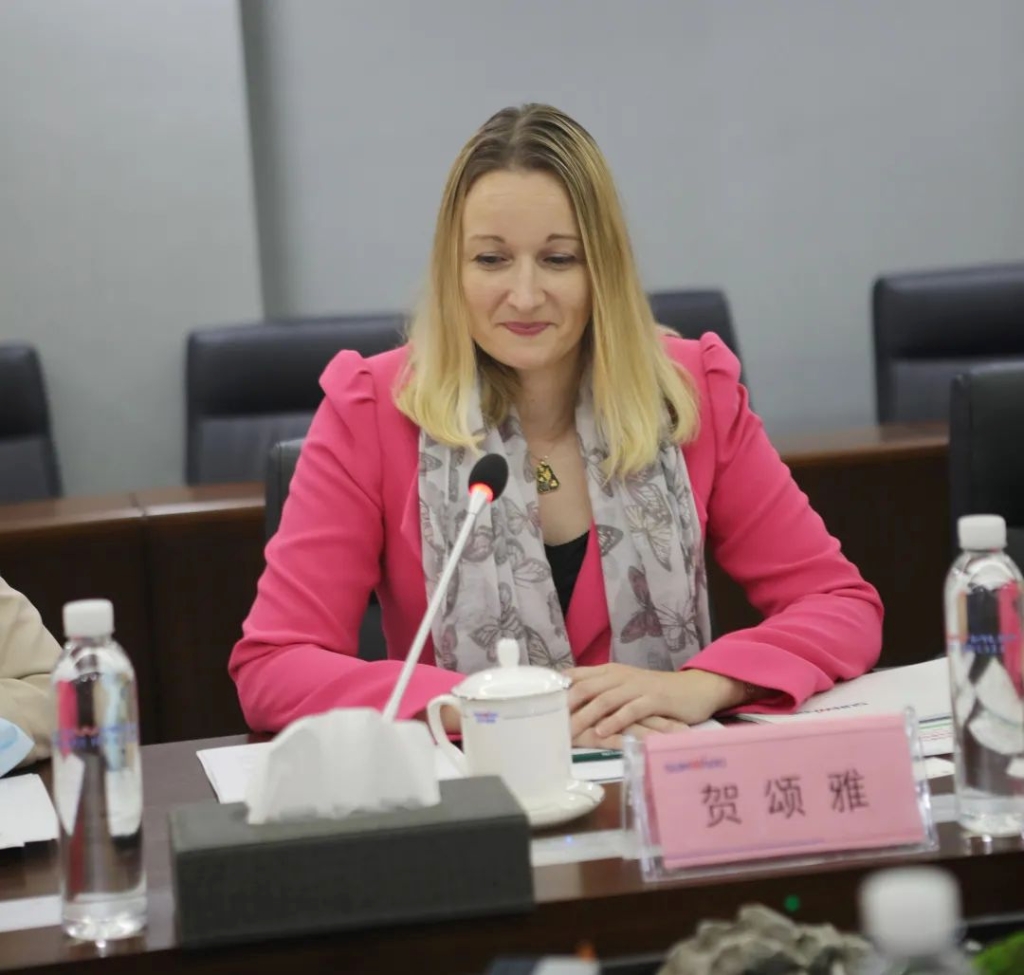 英国驻广州总领事贺颂雅考察beat365官网