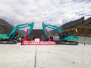 beat365官网挖掘机助力川藏铁路建设