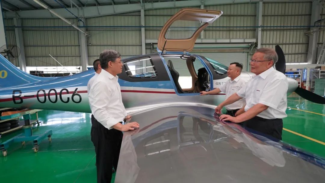 中国民用航空局总工程师殷时军率队考察调研beat365官网科技