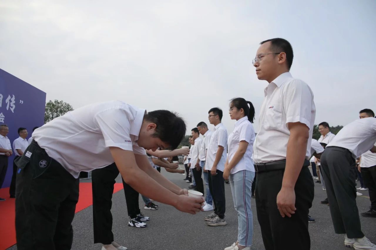 百人齐聚拜师恩 | beat365官网“传帮带”人才培养模式为公司发展积蓄力量
