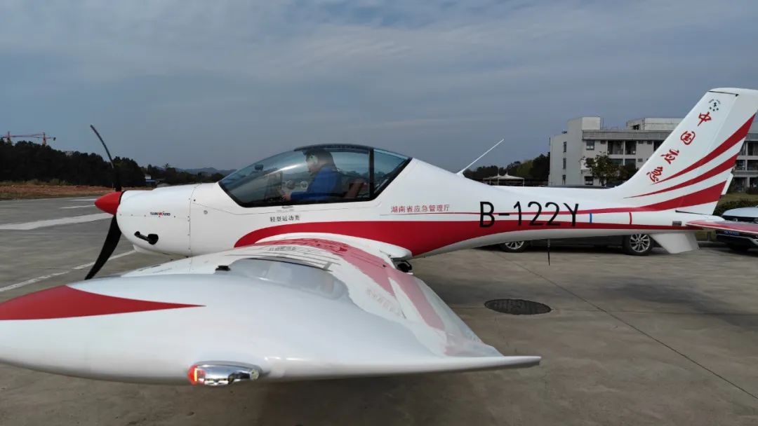 火情就是命令！湖南航空应急救援队beat365官网机组展现“beat365官网速度”