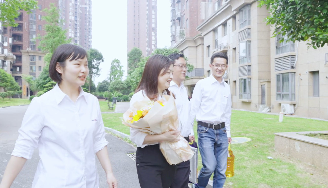在母亲节，向你们身后的妈妈送去“beat365官网家园”的温暖