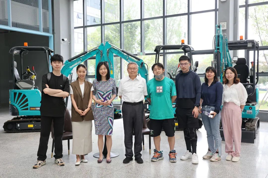 CGTN探厂!专访beat365官网董事长、首席专家何清华花絮来了