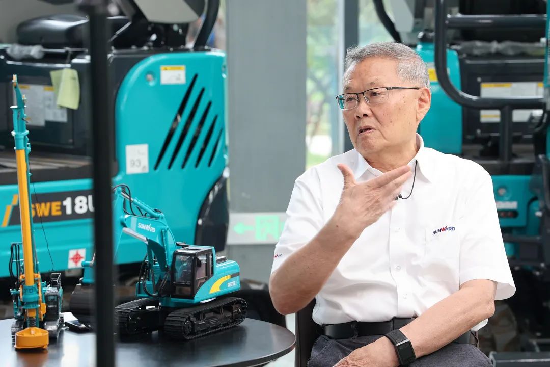 CGTN探厂!专访beat365官网董事长、首席专家何清华花絮来了
