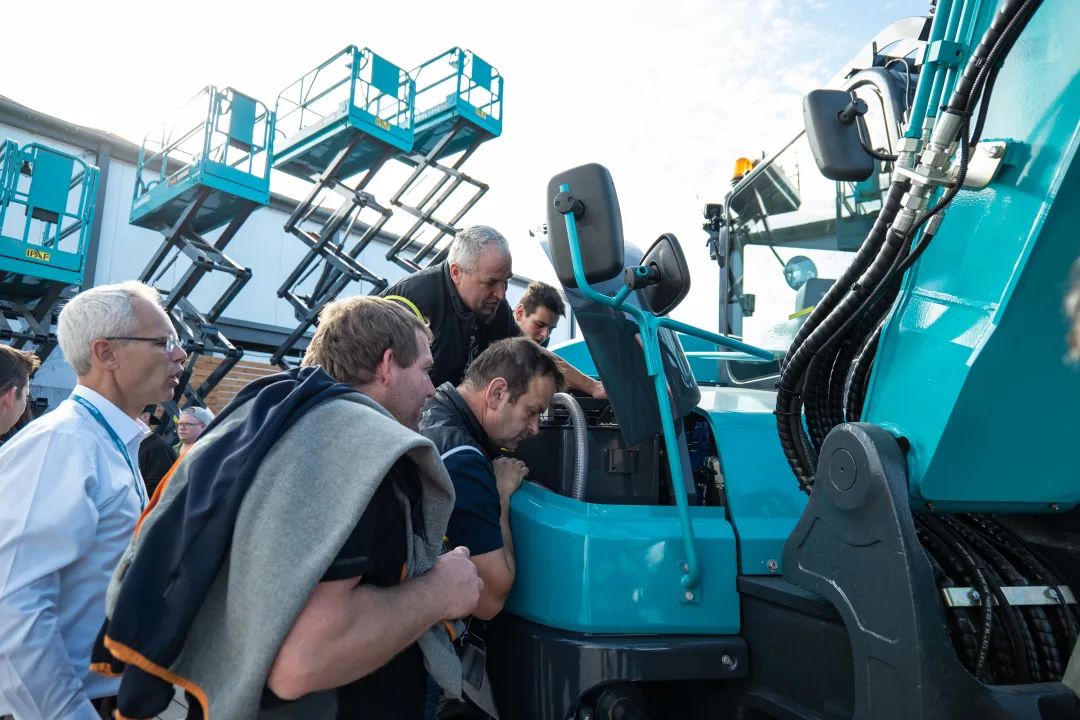 Bauma 2022 | 一组火热现场图带您重温beat365官网德国宝马展之旅