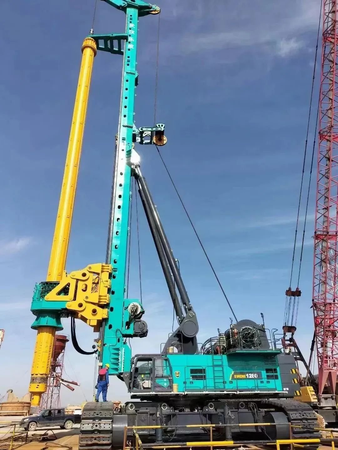 首桩开钻!beat365官网超级旋挖实力助建世界最大跨度公铁两用大桥