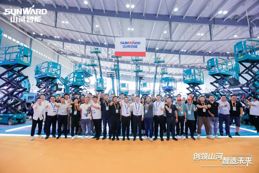 聚焦电动化、智能化！beat365官网全系列高空机械产品亮相长沙展