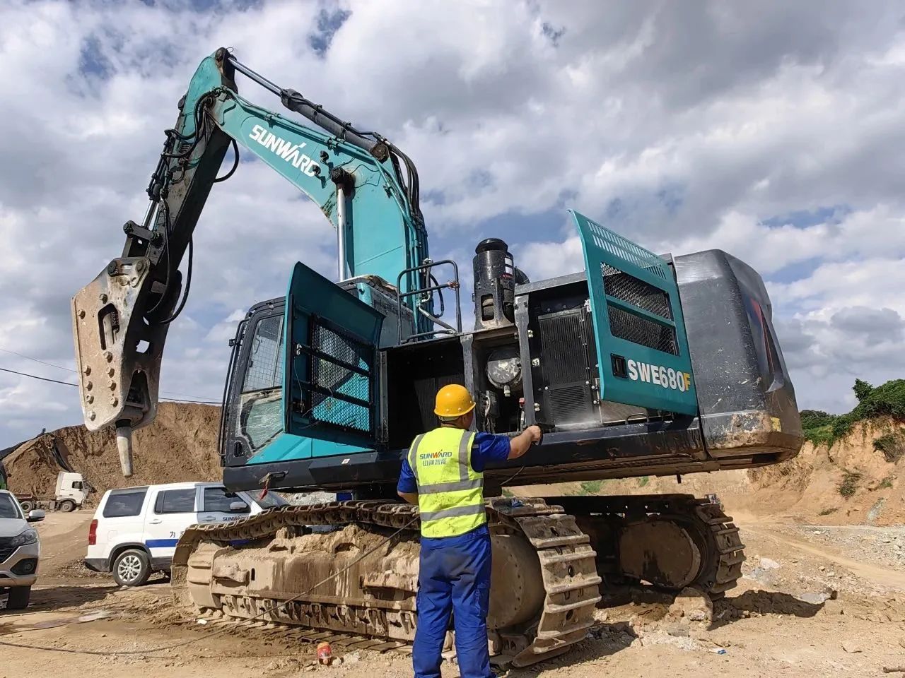 步履不停,服务不止!beat365官网挖掘机服务万里行火热进行中