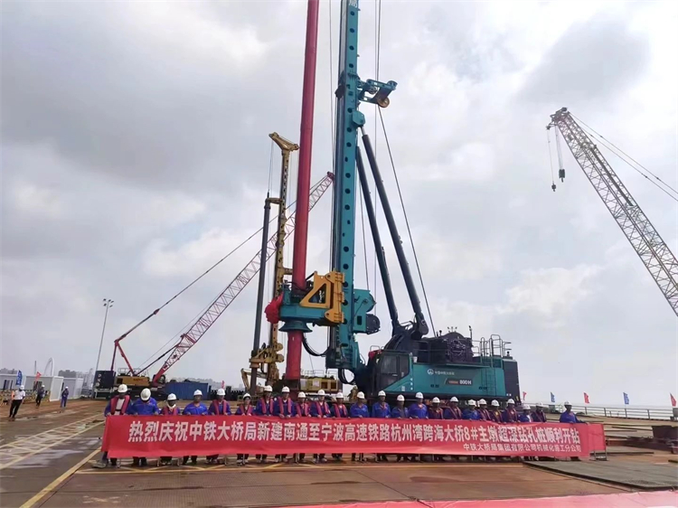 再战世界级工程!beat365官网超级旋挖钻机SWDM800H助建杭州湾跨海铁路桥项目