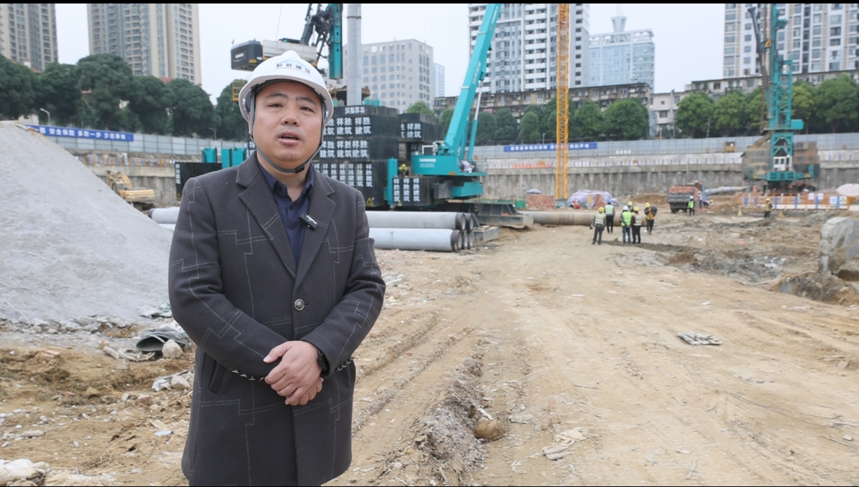 “绿巨人”显神威!beat365官网引孔式静力压桩机助建“绿城”南宁民生项目