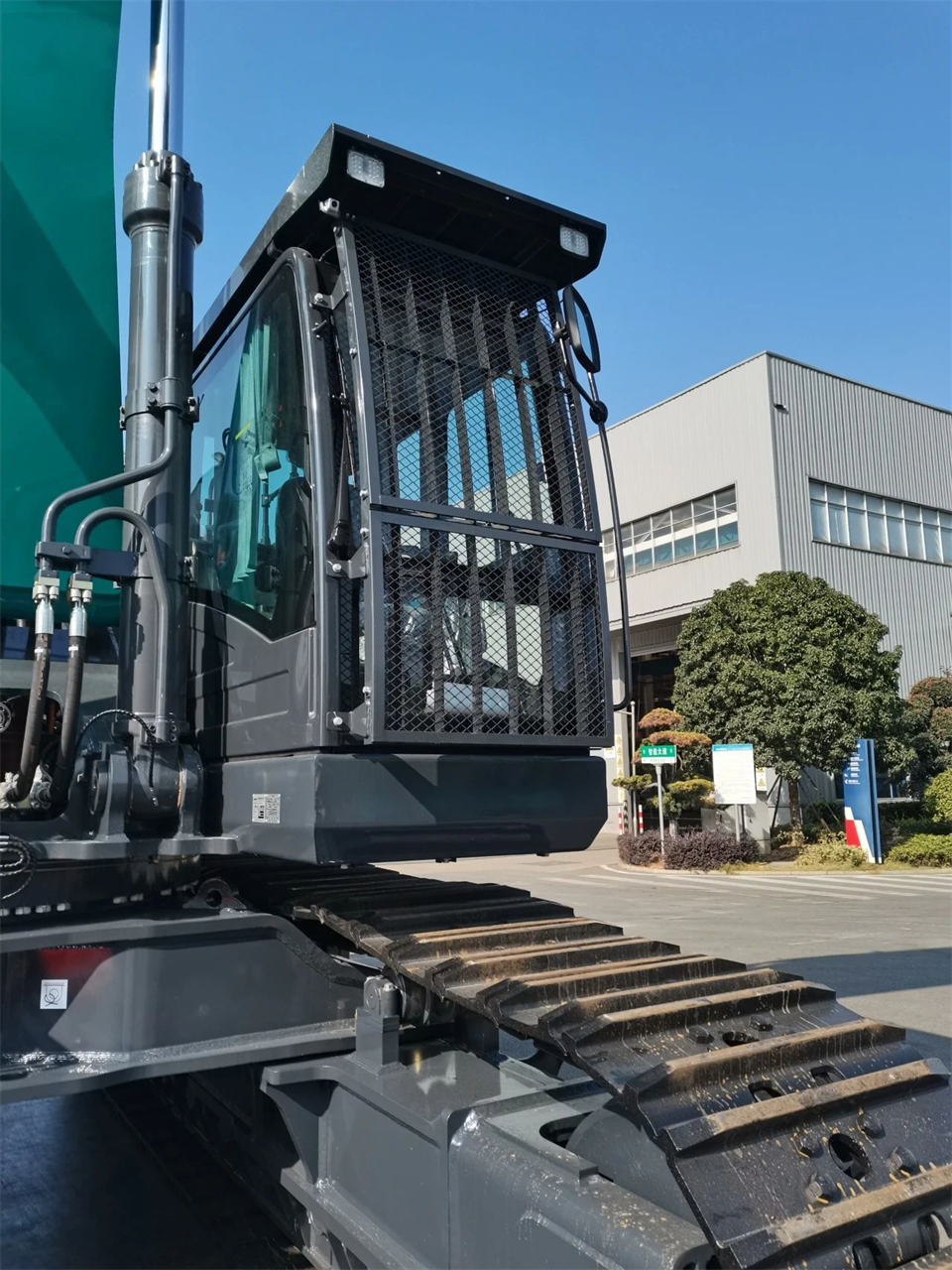 定制开发、功能更强！beat365官网SWE750ELR加长臂液压挖掘机下线交付