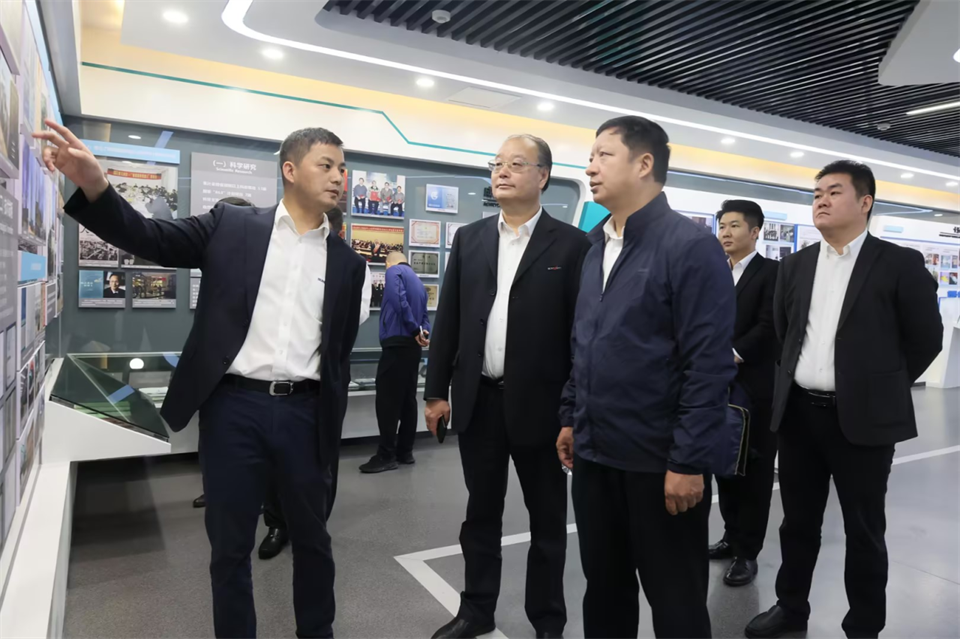 同船出海,共赢未来!中铁九局副总经理刘峻峰一行到访beat365官网