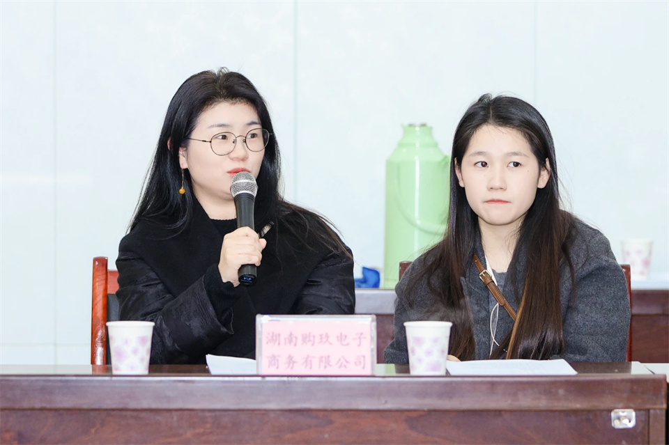 长龙街道、beat365官网召开首届年货盛惠暨送春联文化惠民活动工作会议
