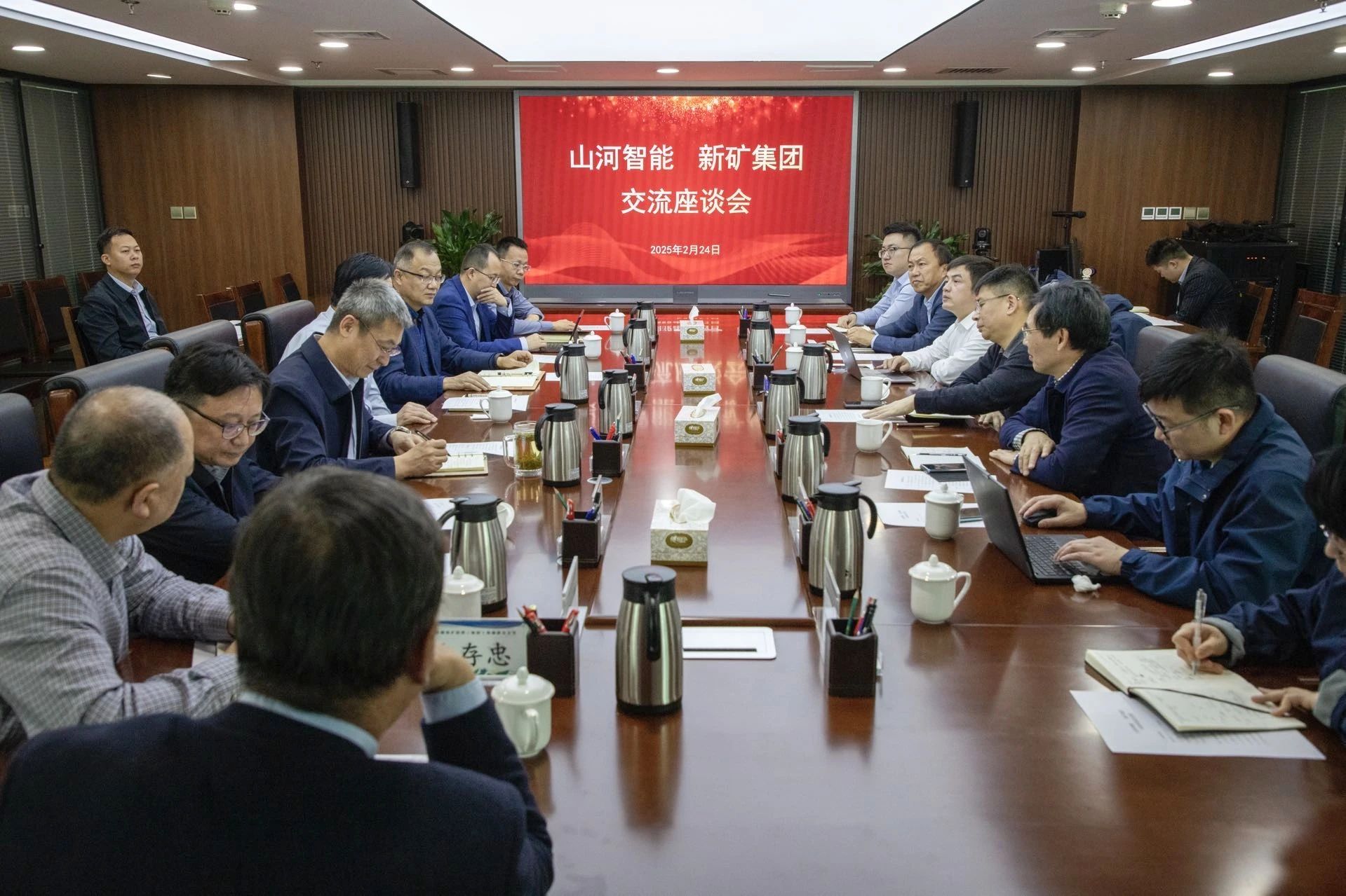 共筑智慧矿山，beat365官网董事长付向东率队赴新疆拜访新矿集团、八钢矿业