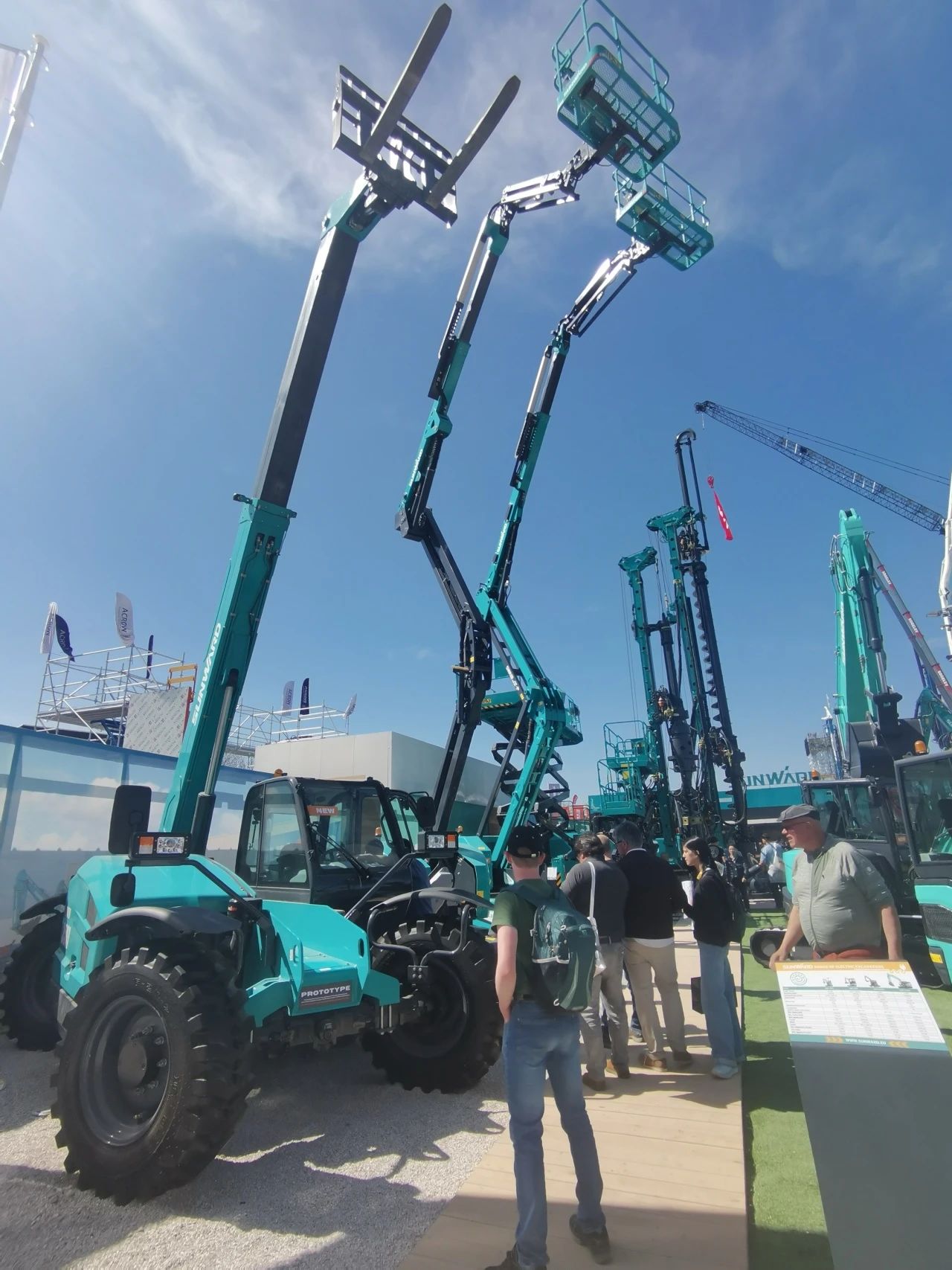 beat365官网高空机械闪耀Bauma 2025！ 新能源技术与创新产品获全球瞩目