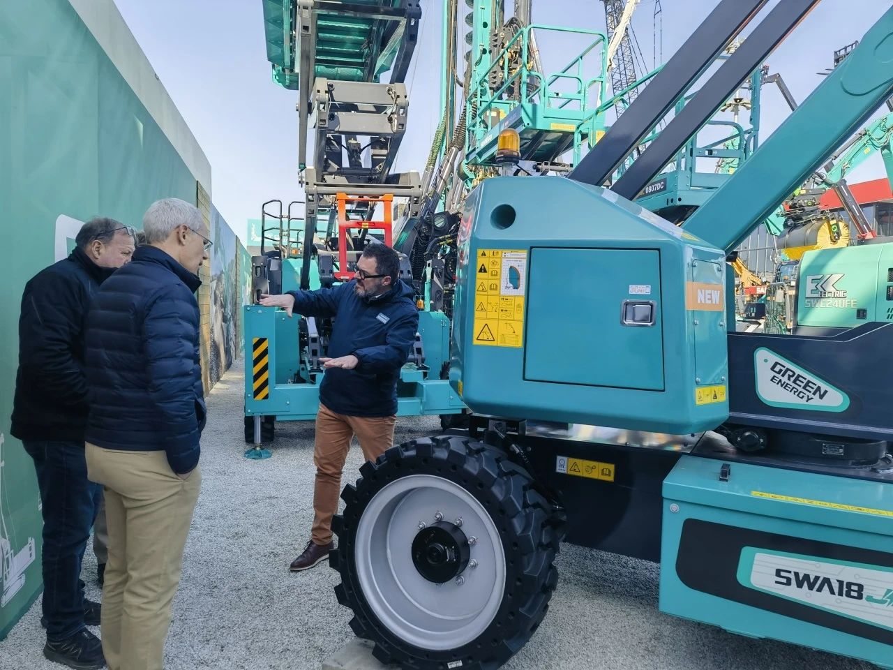 beat365官网高空机械闪耀Bauma 2025！ 新能源技术与创新产品获全球瞩目