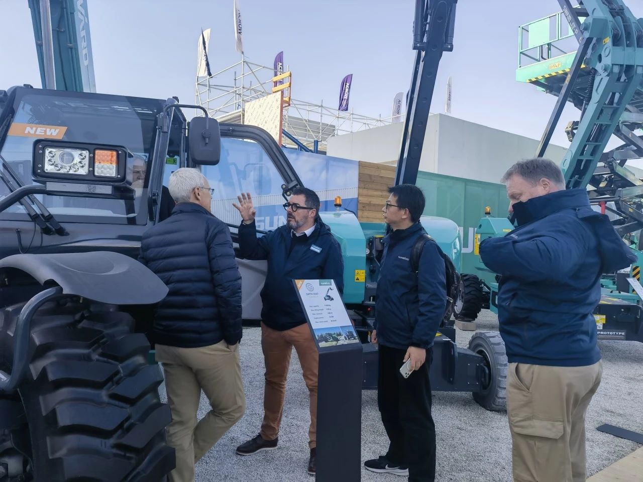 beat365官网高空机械闪耀Bauma 2025！ 新能源技术与创新产品获全球瞩目