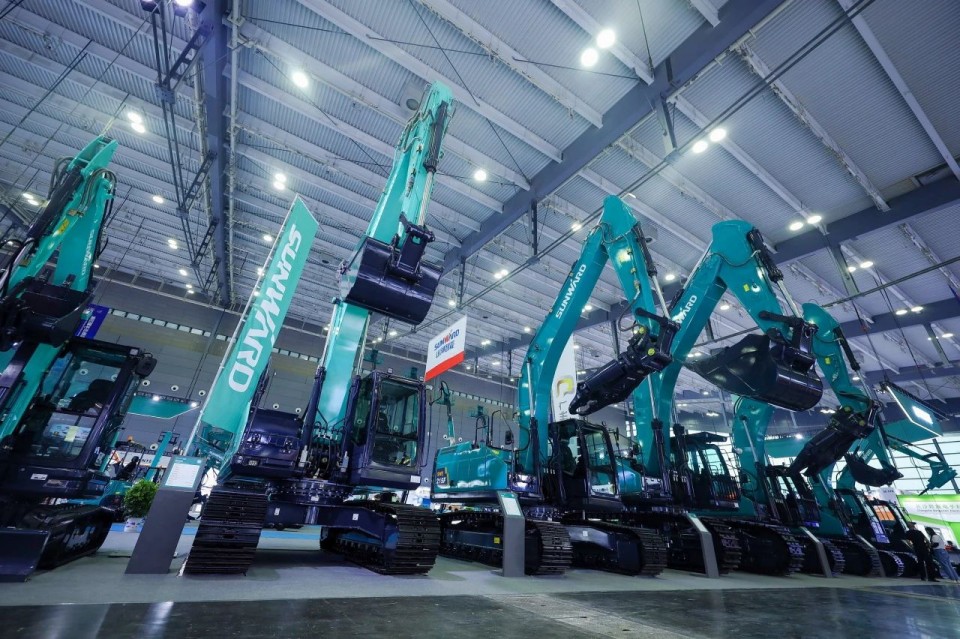 2025 CICEE | 从单一工具迈向多元化解决方案，beat365官网呈现非凡挖掘机风采