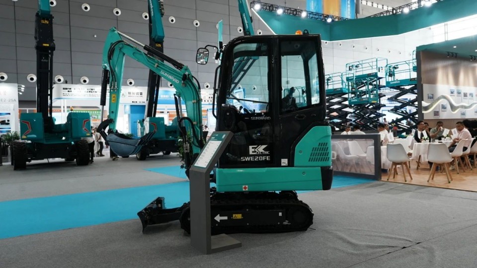 2025 CICEE | 从单一工具迈向多元化解决方案，beat365官网呈现非凡挖掘机风采