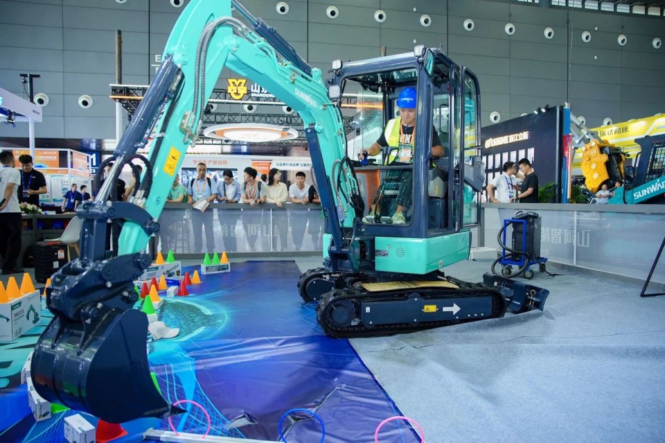 2025 CICEE | 从单一工具迈向多元化解决方案，beat365官网呈现非凡挖掘机风采