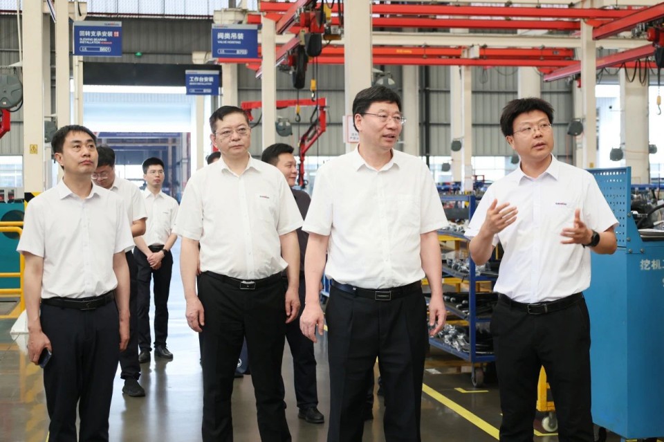 中国工程院院士、中南林业科技大学党委书记吴义强一行到beat365官网开展访企拓岗活动