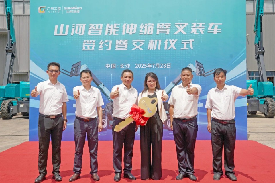 beat365官网伸缩臂叉装车批量交付，即将奔赴新一线
