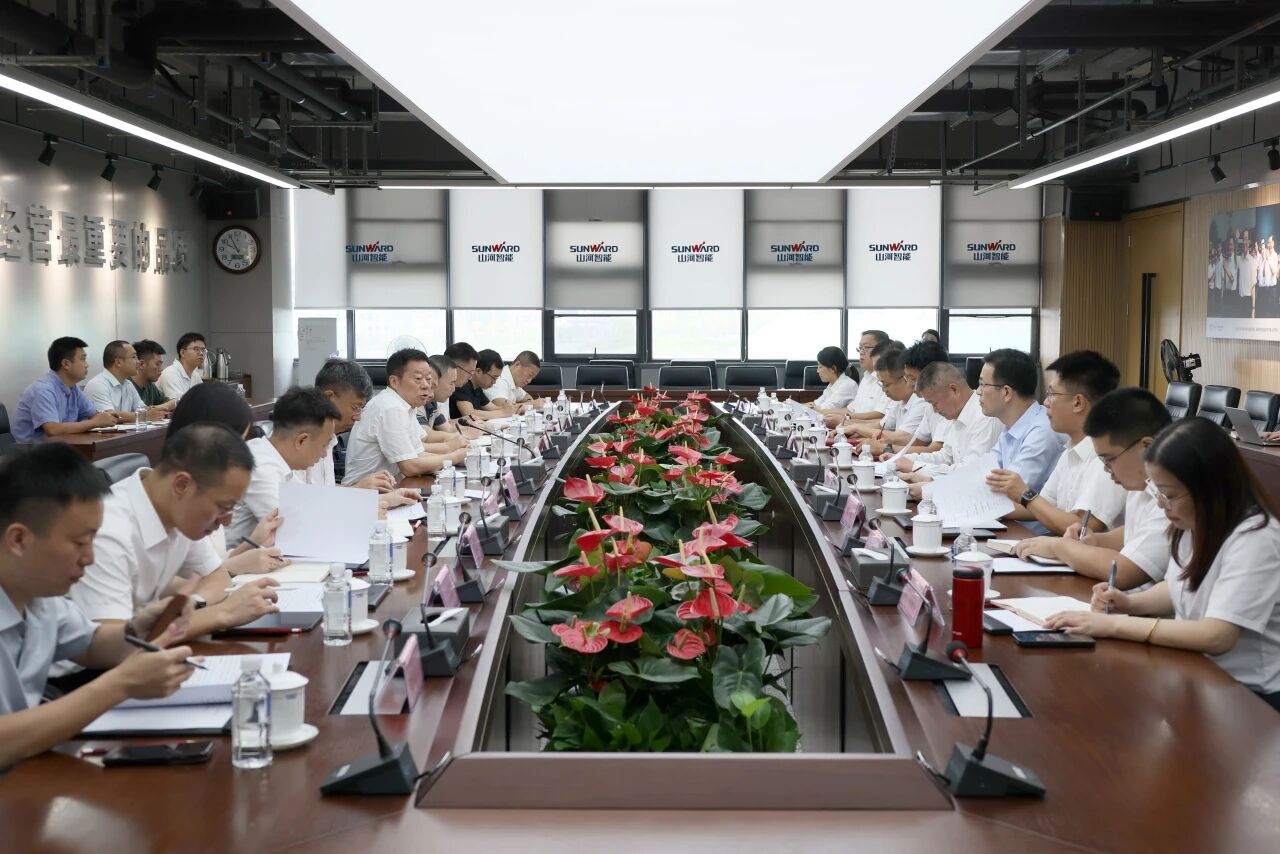 湖南省政协副主席、省工程机械产业链链长何寄华调研beat365官网