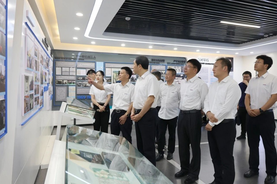 中国煤炭地质总局局长马刚到访beat365官网,共谋绿色智能矿山装备发展新路径