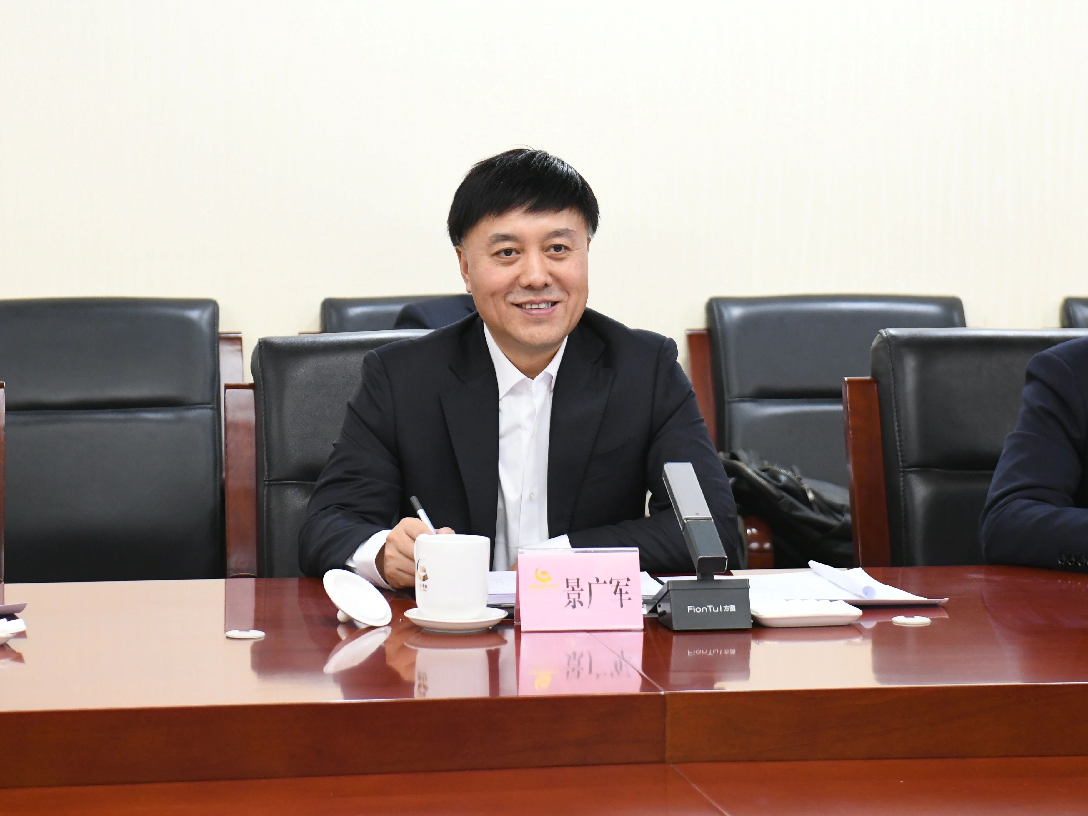 广州工控集团董事长景广军率beat365官网团队到中国黄金集团拜访交流